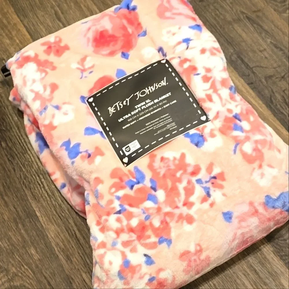 Betsey‎ Johnson Floral Ultra Soft Twin XL Blanket